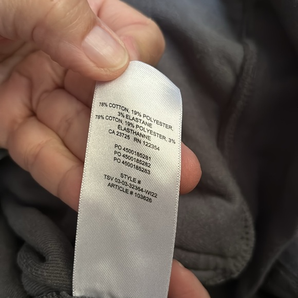 Aritzia TNA sweatshirt. Charcoal grey. Barely worn. Great condition - Picture 5 of 5
